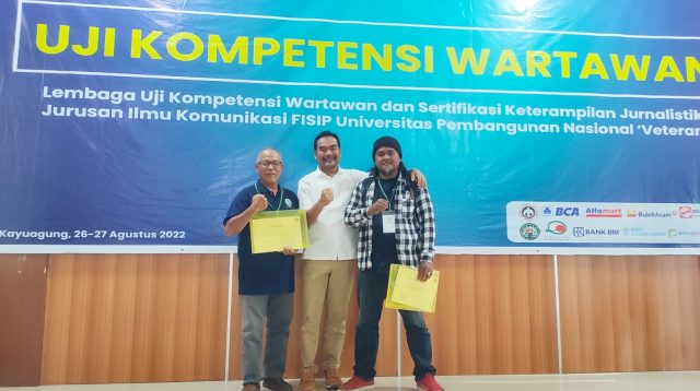 Umar dan Eko, dua wartawan IWO asal Kabupaten Muara Enim yang sedang mengikuti Uji Kompetensi Wartawan (UKW) yang diselenggarakan UPN