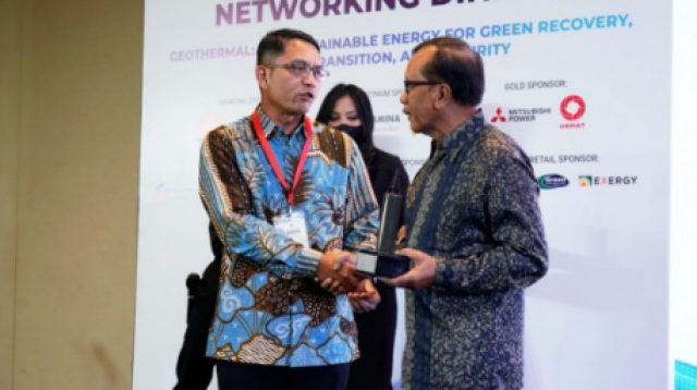 Founder dan Chairman PT Supreme Energy, Supramu Santosa penghargaan Lifetime Achievement Award dari Asosiasi Panasbumi Indonesia - Indonesian Geothermal Association (API-INAGA) ini ia terima pada acara The 8th Indonesia International Geothermal Convention & Exhibition 2022 di Jakarta