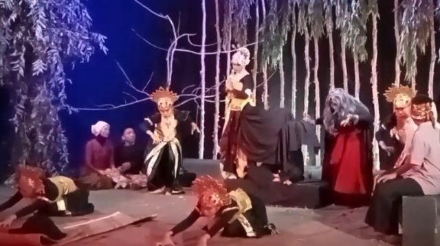 Forum Teater Sekolah (Fortas) Sumsel mengusung Teater Sangsas Madrasah Aliyah (MA) Patra Mandiri Palembang shoting perdana di TVRI Sumsel, Sabtu (15/10/2022).