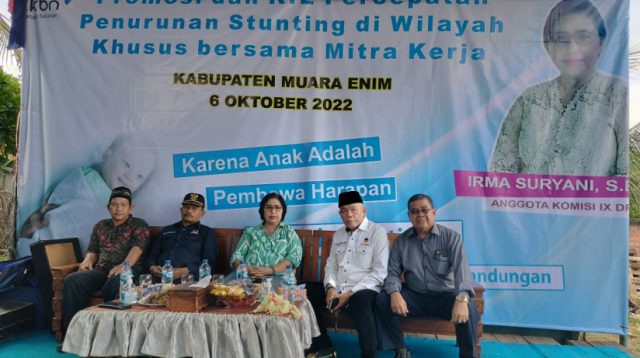 Anggota DPR RI Irma Suryani Chaniago hadiri sosialisasi pencegahan Stunting di Desa Lubuk Empelas, Kecamatan Muara Enim, Kabupaten Muara Enim. Pada Kamis 06/10/2022