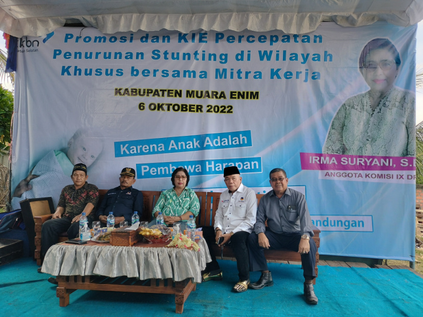 Anggota DPR RI Irma Suryani Chaniago hadiri sosialisasi pencegahan Stunting di Desa Lubuk Empelas, Kecamatan Muara Enim, Kabupaten Muara Enim. Pada Kamis 06/10/2022 Anggota DPR RI Irma Suryani Chaniago hadiri sosialisasi pencegahan Stunting di Desa Lubuk Empelas, Kecamatan Muara Enim, Kabupaten Muara Enim. Pada Kamis 06/10/2022