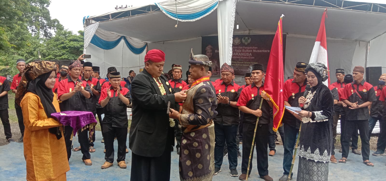 Berlangsung di Siba Center Bukit Asam Desa Lingga Kecamatan Lawang Kidul Kabupaten Muara Enim Sumsel, Kamis (10/11/2022). Baranusa Kabupaten Muara Enim resmi dikukuhkan. (Sbr/foto : Eko, Editor : Donald)